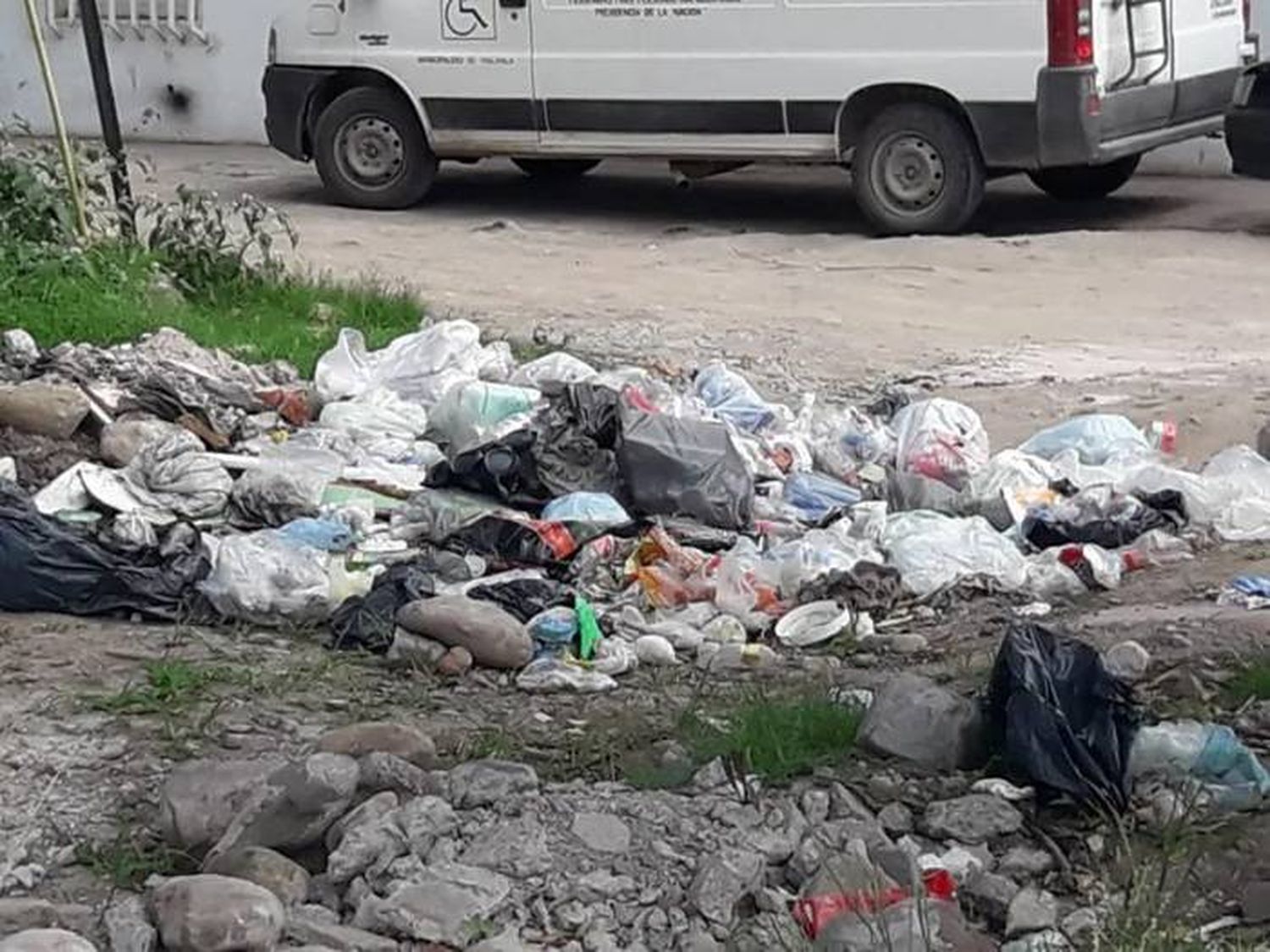 Los microbasurales que se crean en los barrios son por falta de conciencia ciudadana