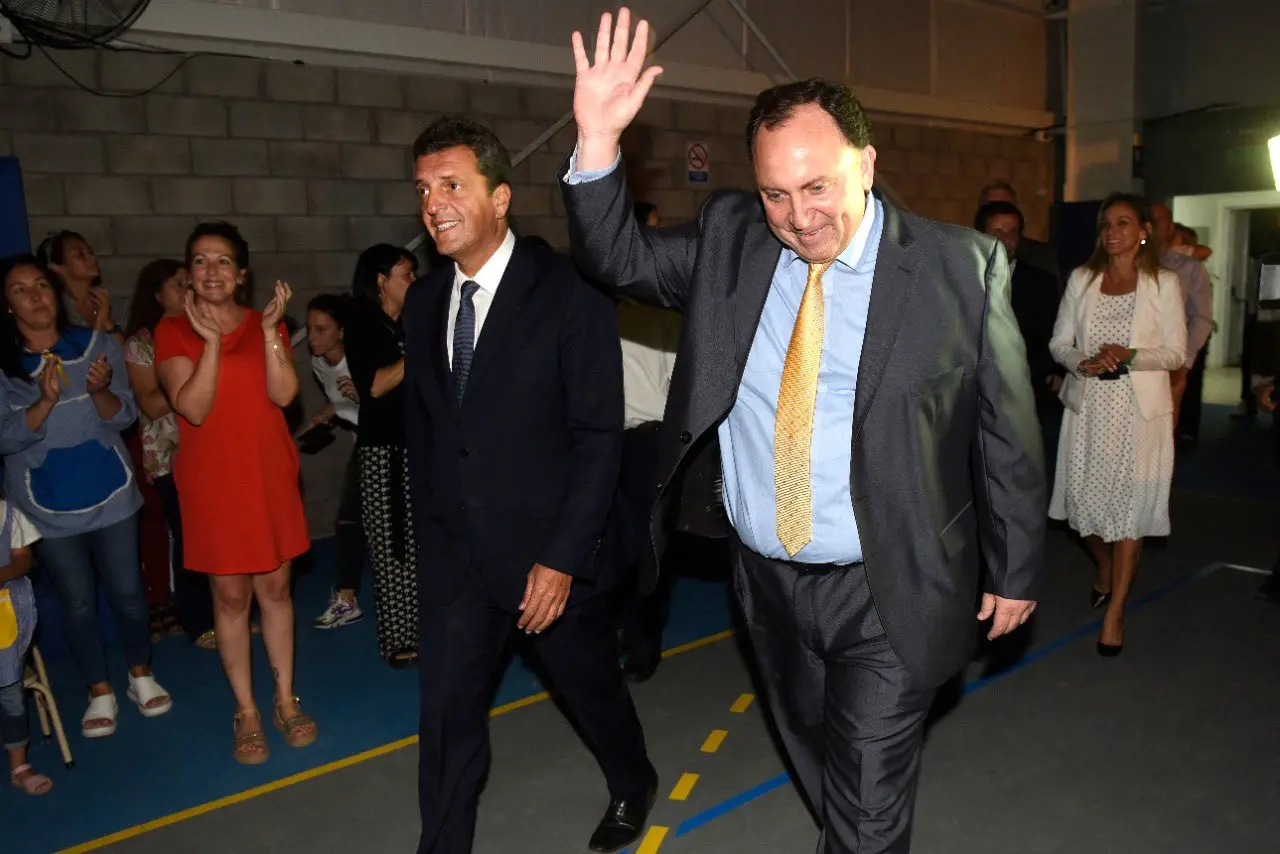 Sergio Massa en General Las Heras: Apoyó a los empleados despedidos de Cabaña Argentina