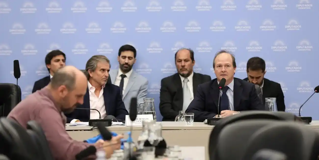 Daniel González, subsecretario de la Secretaría de Energía de Nación, defendió los ejes energéticos del Presupuesto 2026. Crédito: HCDN.