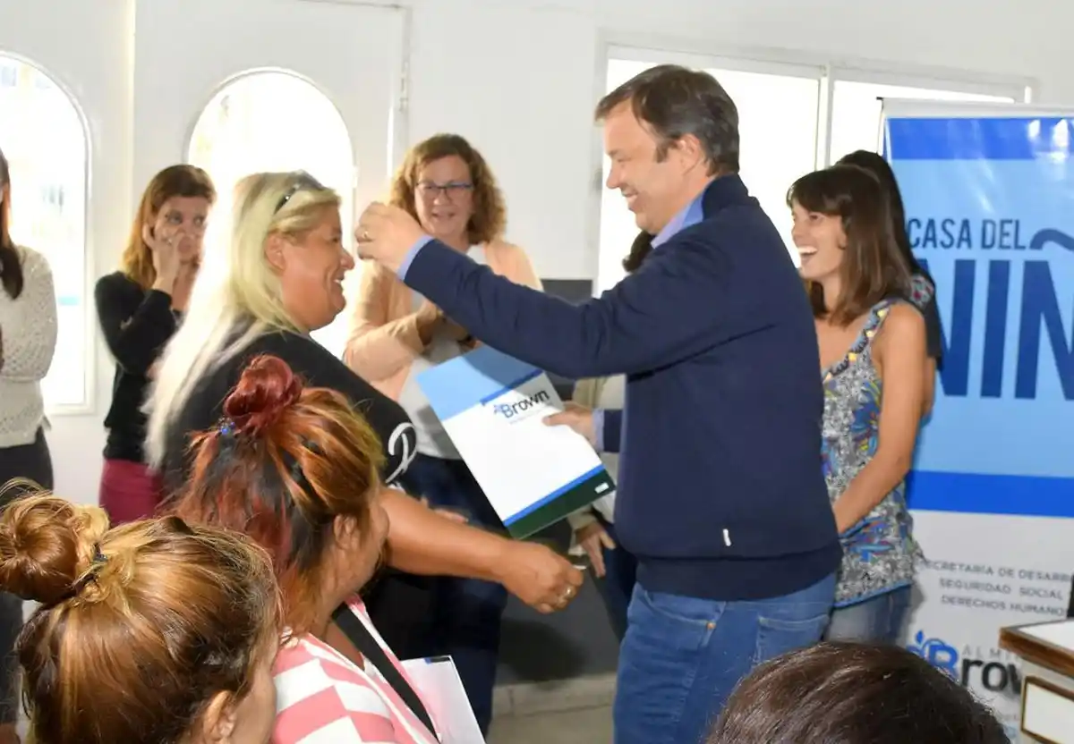 Almirante Brown: Familias en situación de vulnerabilidad recibieron apoyo para mejorar su calidad de vida