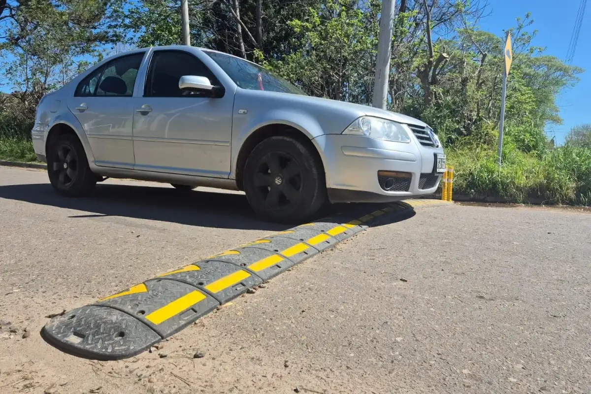 Instalaron nuevos reductores de velocidad y cartelería en una zona de la ciudad