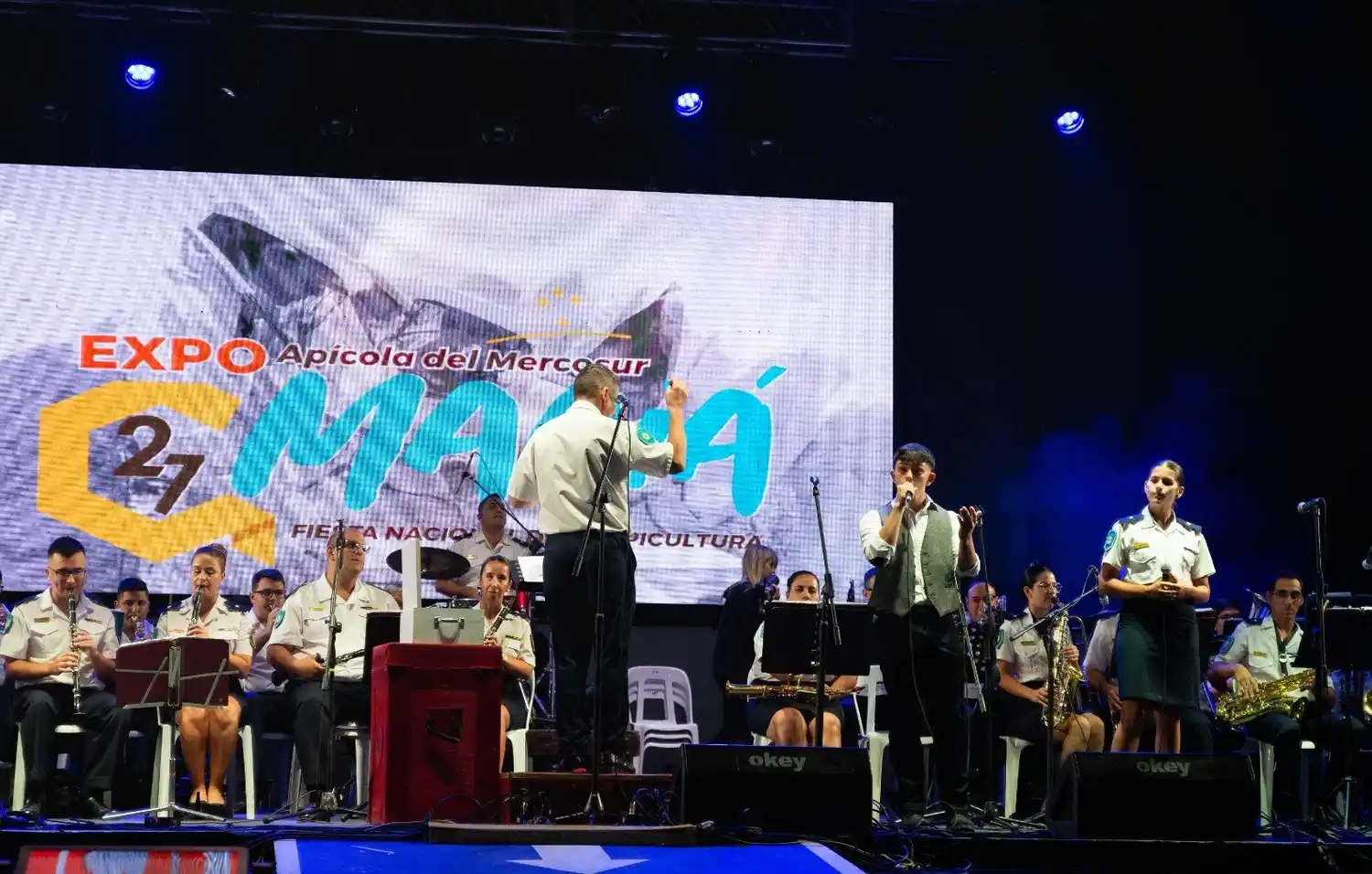 El gobernador estuvo en Maciá y llamó a trabajar para agregarle valor a la producción de la miel