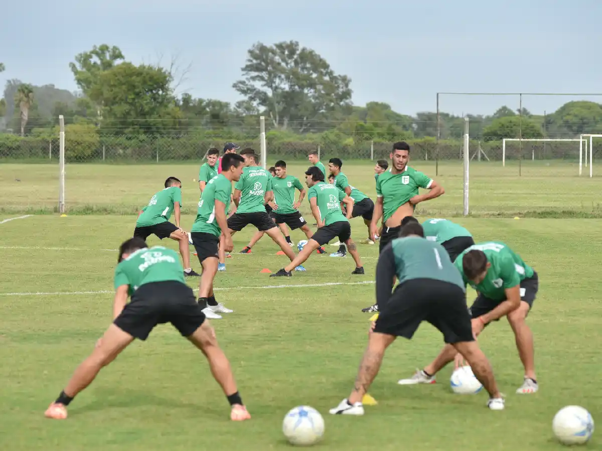 Volvió al trabajo con un amistoso en la mira