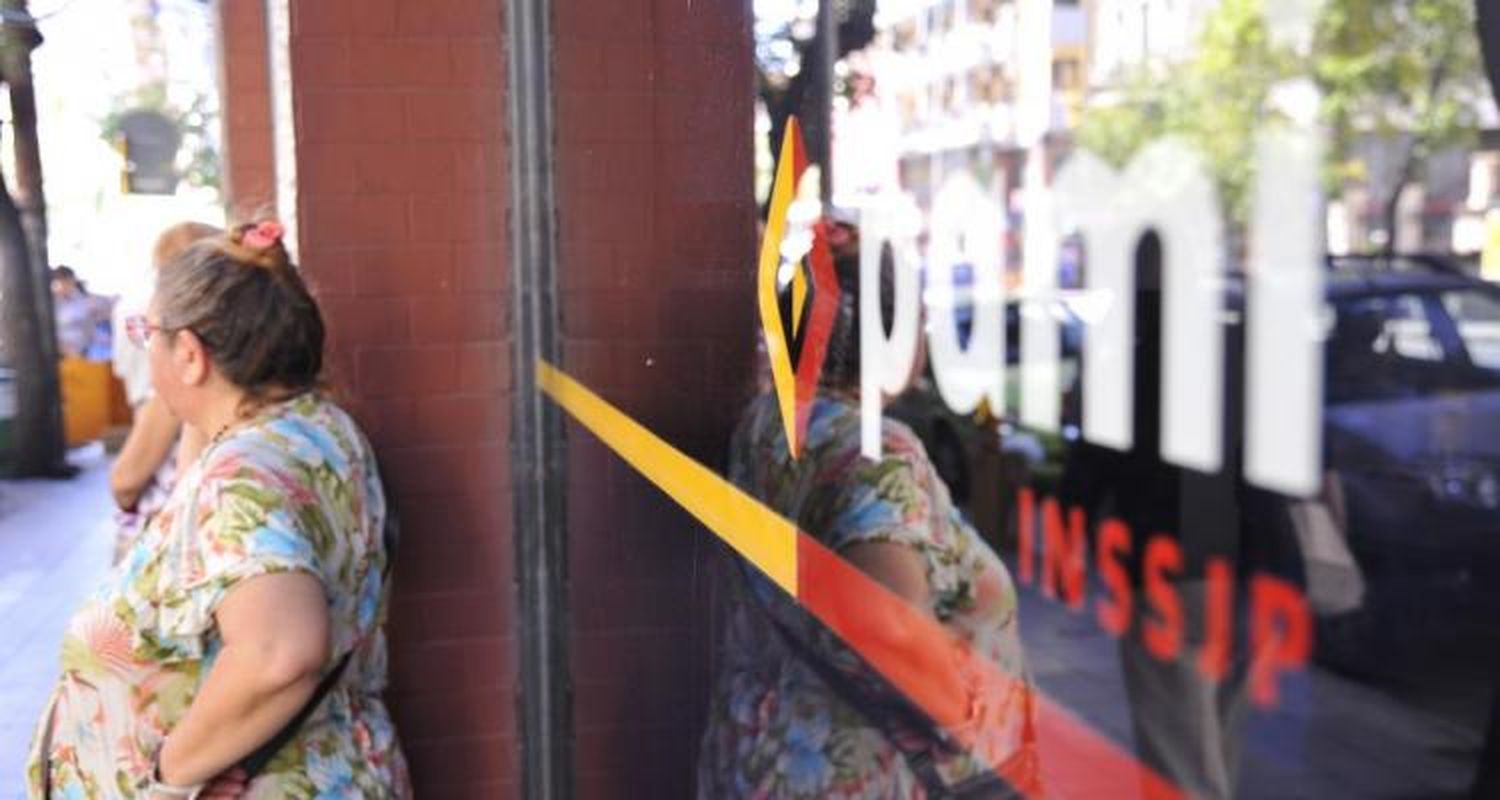Pami cierra la agencia de atención en Santa Lucía y jubilados levantan firmas para evitarlo