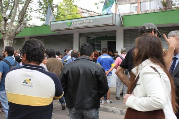 Escándalo en Florencio Varela: Detienen a once trabajadores municipales por un desfalco en la Dirección de tránsito