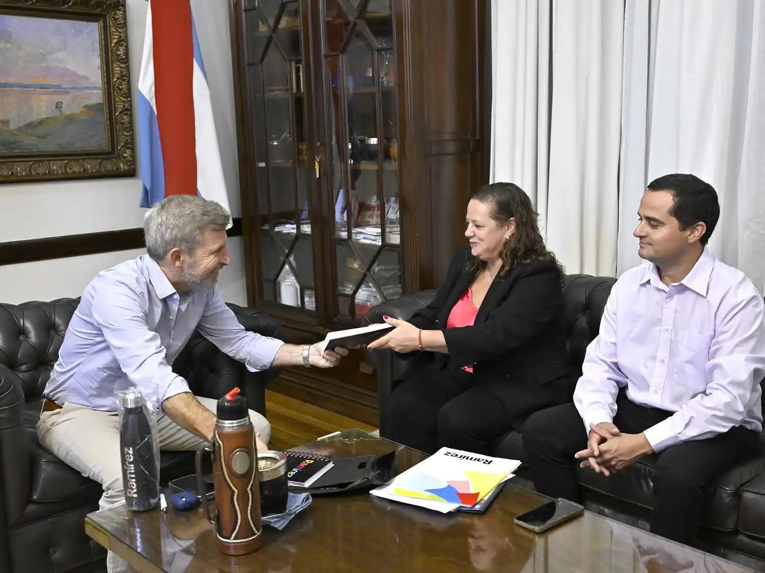 Frigerio y la Intendente de Ramírez evaluaron avances de obras y gestiones