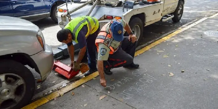 DENUNCIAN que “unos pocos” están privilegiados y no los remolcan en Chacao