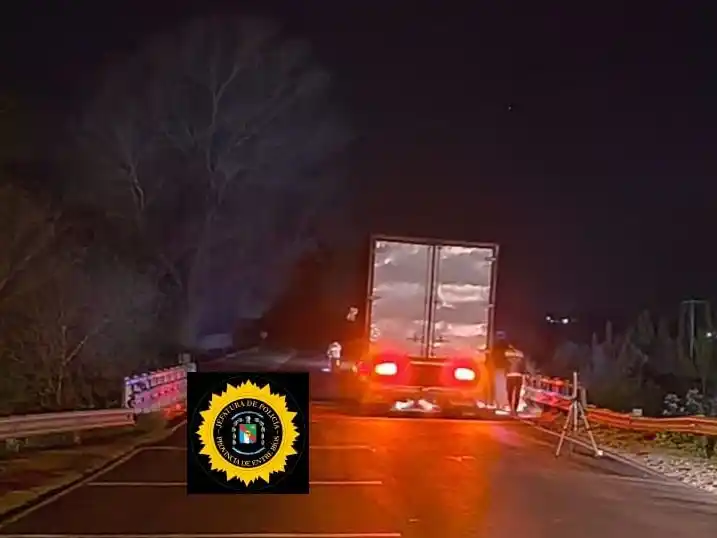 Fatal siniestro vial en Ruta Provincial 11: un motociclista perdió la vida tras colisión con un camión