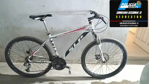 Lo vieron paseando en una bicicleta robada de una casa y avisaron enseguida a la policía