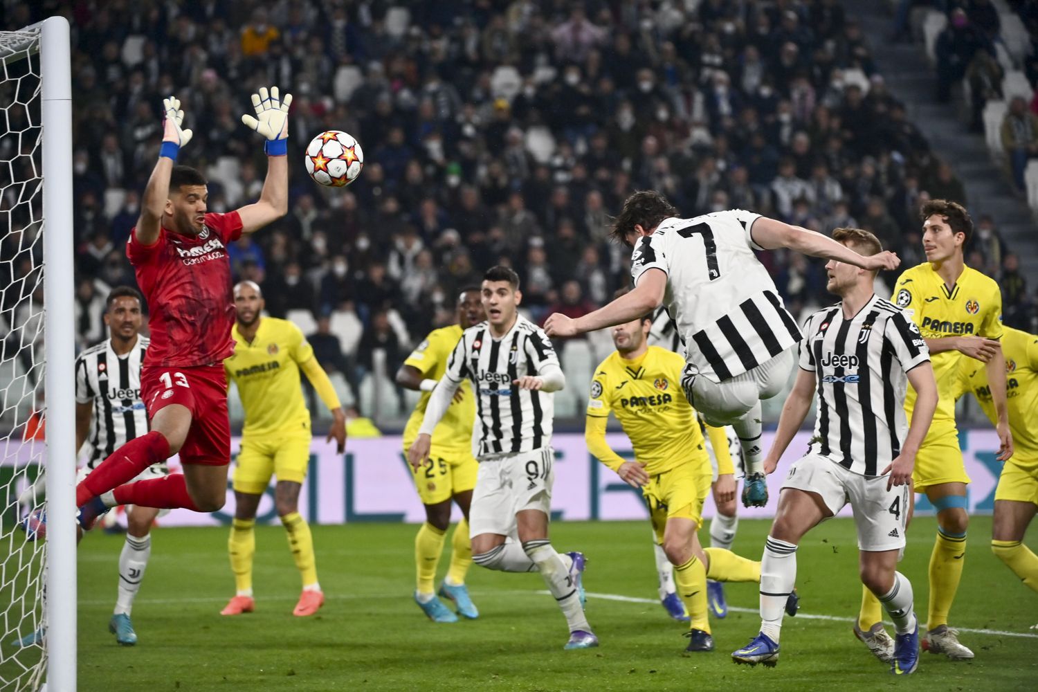Villarreal, con argentinos, dejó en el camino a Juventus