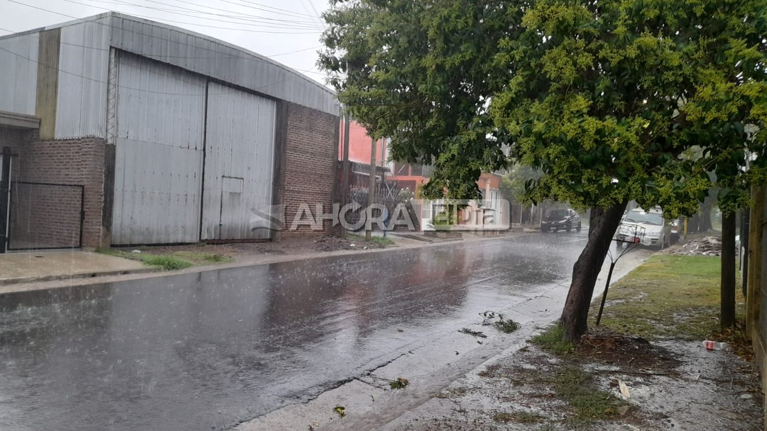 En poco tiempo, cayeron casi 55 milímetros de agua producto de las lluvias y hay un nuevo aviso de tormenta