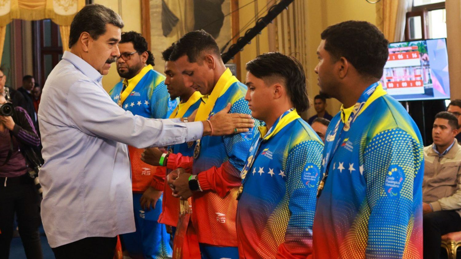 Maduro condecoró a la selección masculina de sóftbol, ganadora de la Copa Mundial 2025