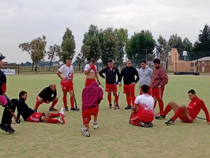 Hockey sobre césped: Huracán sucumbió, pero se mantiene dentro de los tres mejores del Torneo