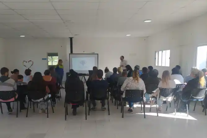 Profesionales y auxiliares del área de Salud recibieron capacitación sobre “Ojos en Alerta”