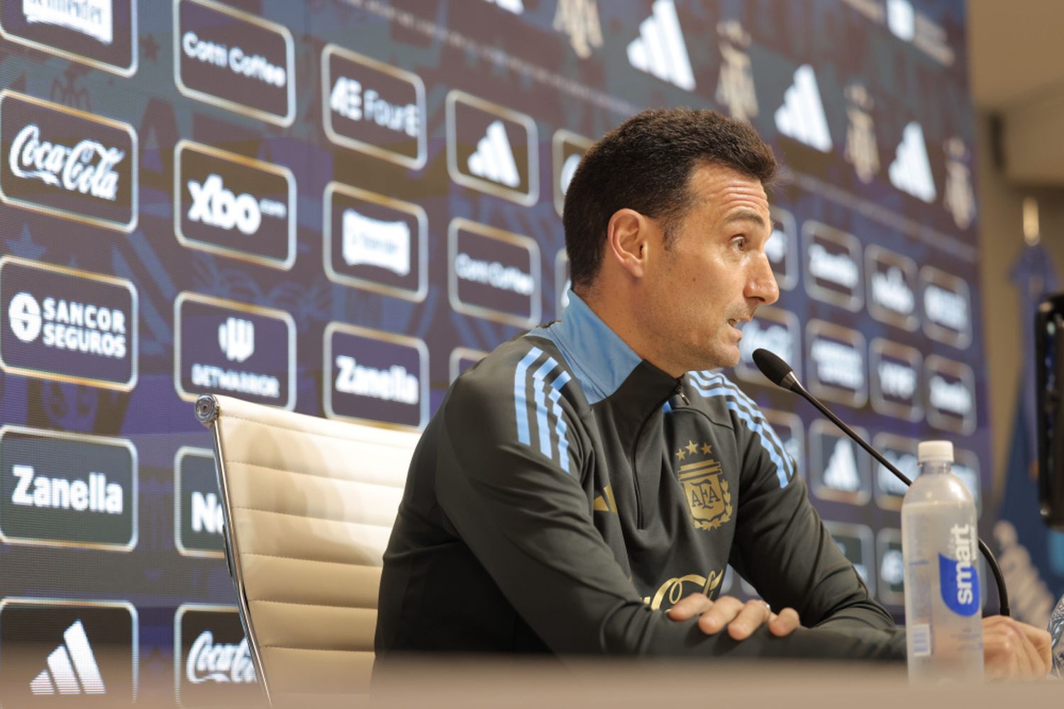 Scaloni antes del partido ante Brasil: "será un equipo muy parecido al de Uruguay pero con De Paul"
