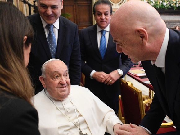 Infantino anunció que se realizará un partido en homenaje al Papa Francisco en septiembre