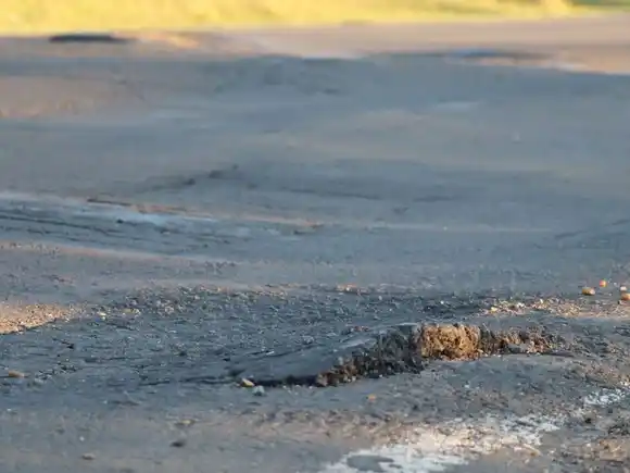 Llegar al lago de la represa de Salto Grande se está volviendo peligroso