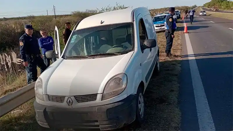 Detuvieron a cuatro hombres que llevaban una oveja en la camioneta por la Autovía Artigas