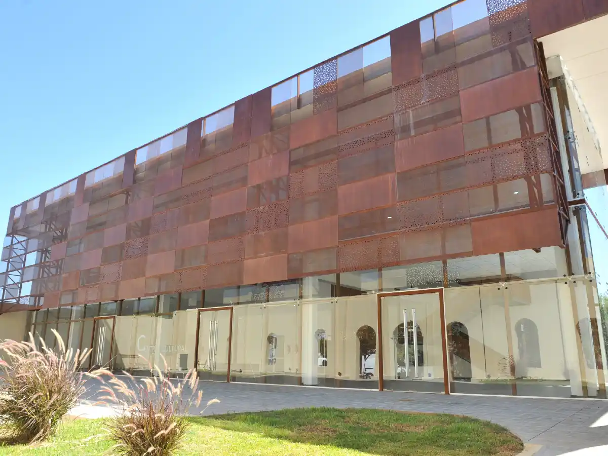 La apertura del nuevo Centro Cultural se demora dos meses