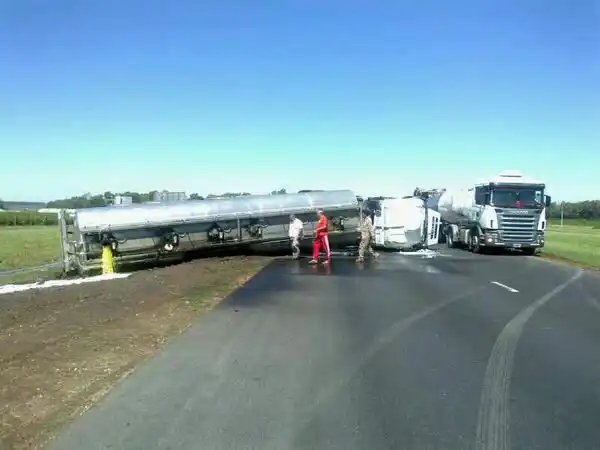 San Pedro: Volcó un camión en Ruta 9 y ya hubo 4 vuelcos a esa altura en lo que va de marzo