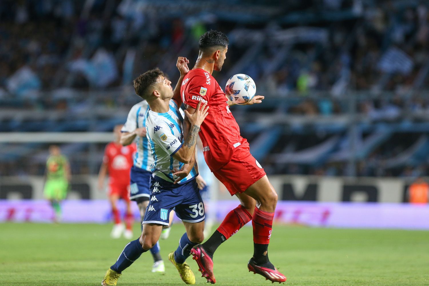 Racing fue contunente y se quedó con el primer puesto.