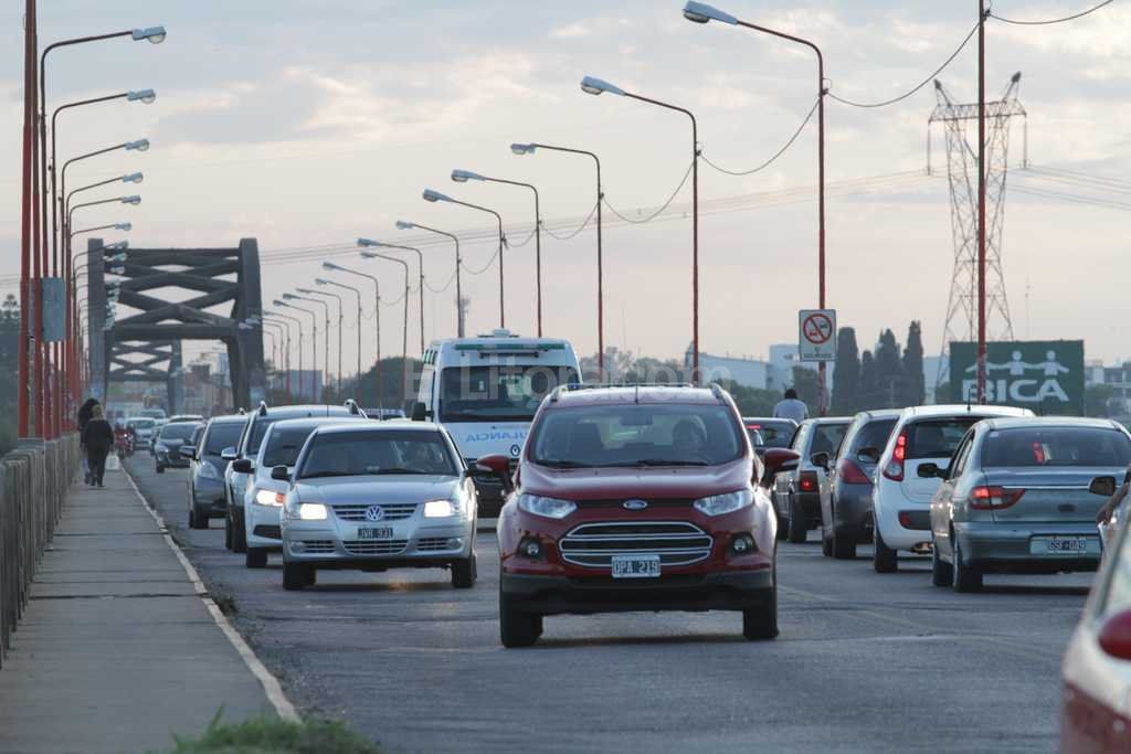 Se interrumpirá la circulación en una mano del Puente Carretero