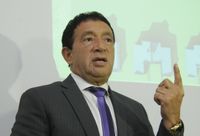 Raul Escudero despues de la reunion con Gonzalo Santamarina