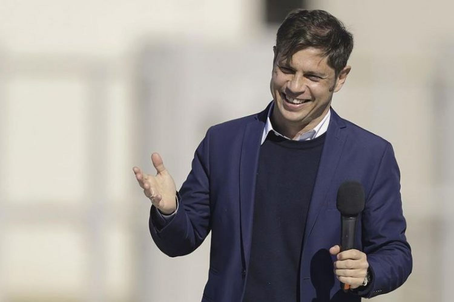 Kicillof visita Chascomús para inaugurar mural en homenaje a Raúl Alfonsín