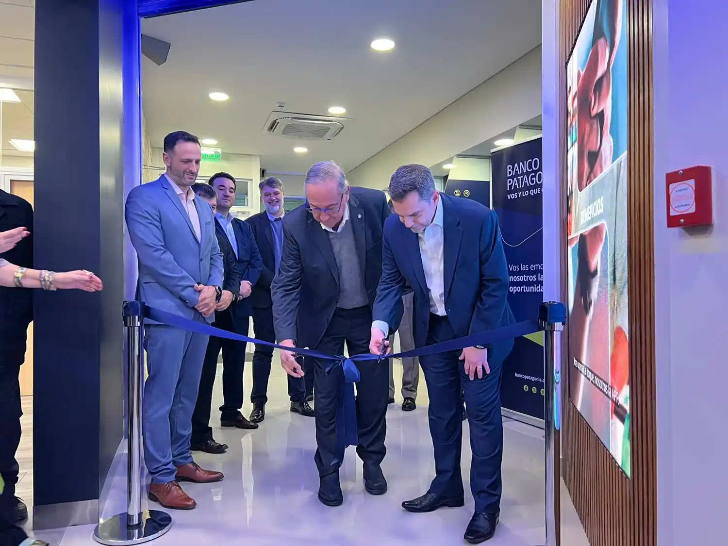 Miguel Lunghi y Oswaldo Parré cortaron la cinta en la inauguración del nuevo edificio.