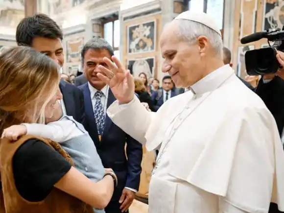 “Mirar a los enfermos como Dios los mira”, pidió el Papa a gestores sanitarios