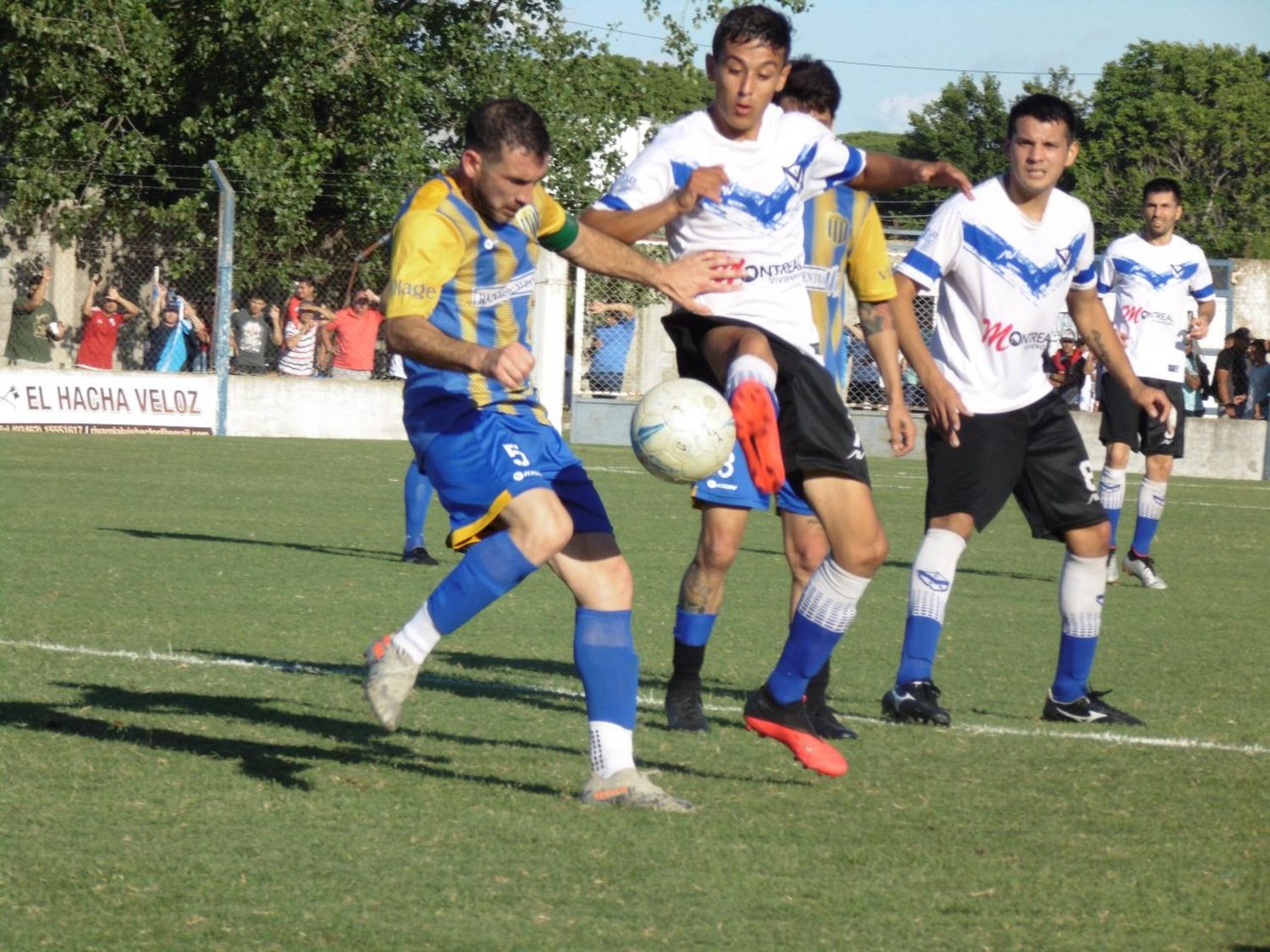 Rivadavia y Centenario igualaron en el primer partido por el ascenso