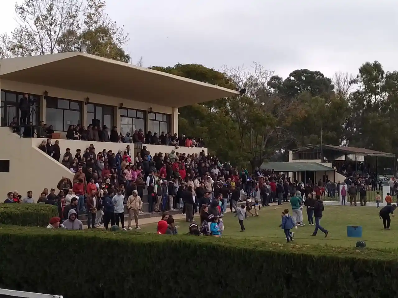 Turf: “El Negro Luis” brilló en el Gran Premio 25 de Mayo