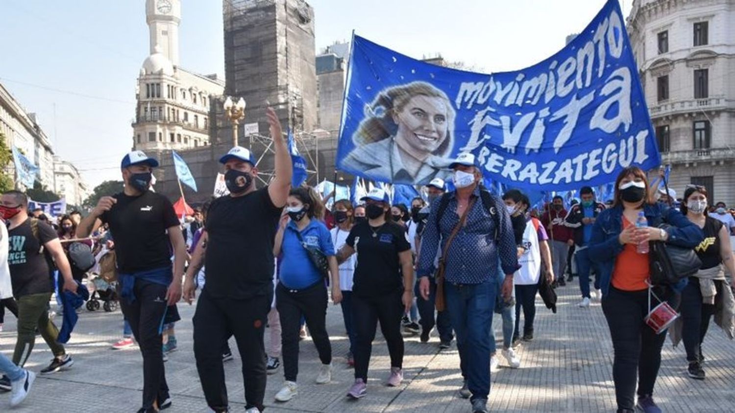 Militantes se movilizan en apoyo a Alberto Fernández y le complican el día a miles de trabajadores