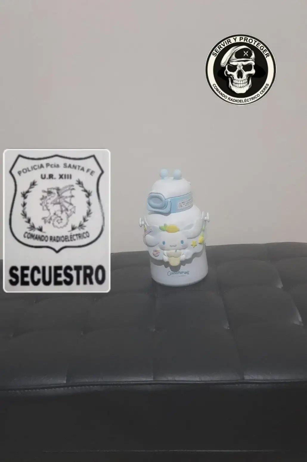 Estaba con sed y no tenía dónde tomar: un joven de 19 años intentó robar un vaso de acero en un minishopping - 3