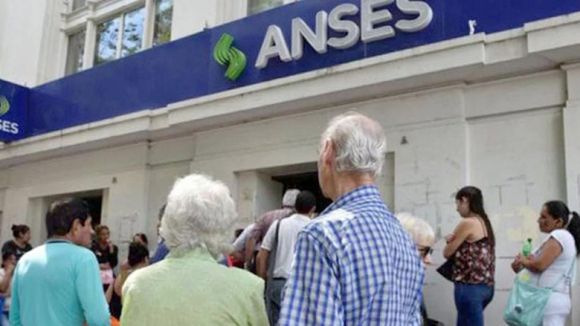 Mientras el FMI presiona con un cambio en las jubilaciones, no habrá ajuste en el bono de $70.000