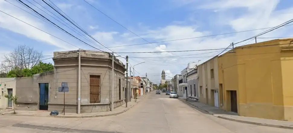 Un hombre que tenía arresto domiciliario intentó robarle a un camión repartidor cerca de la catedral