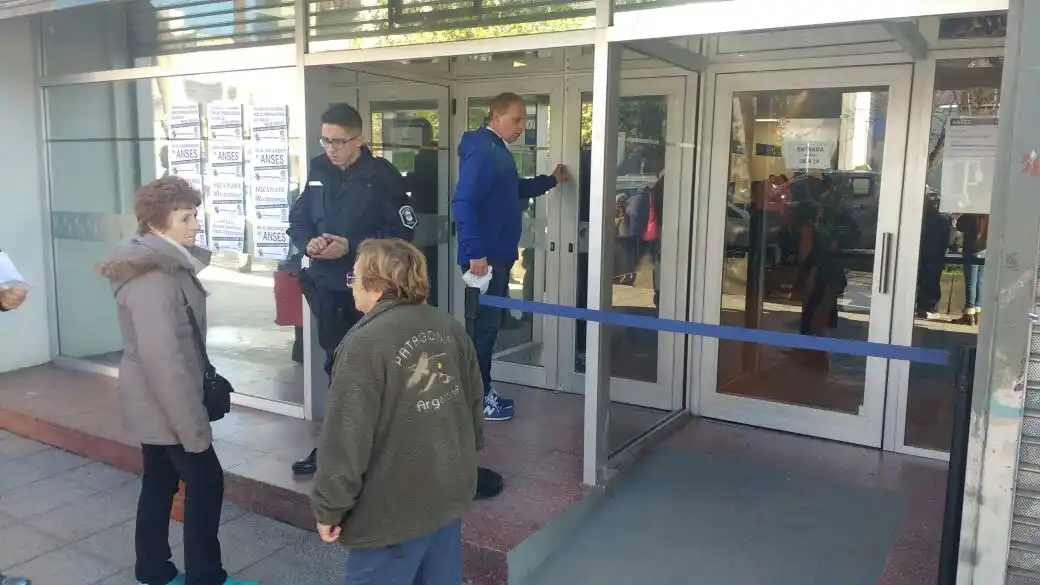 Un jubilado se pegó un tiro en la sede local de Anses