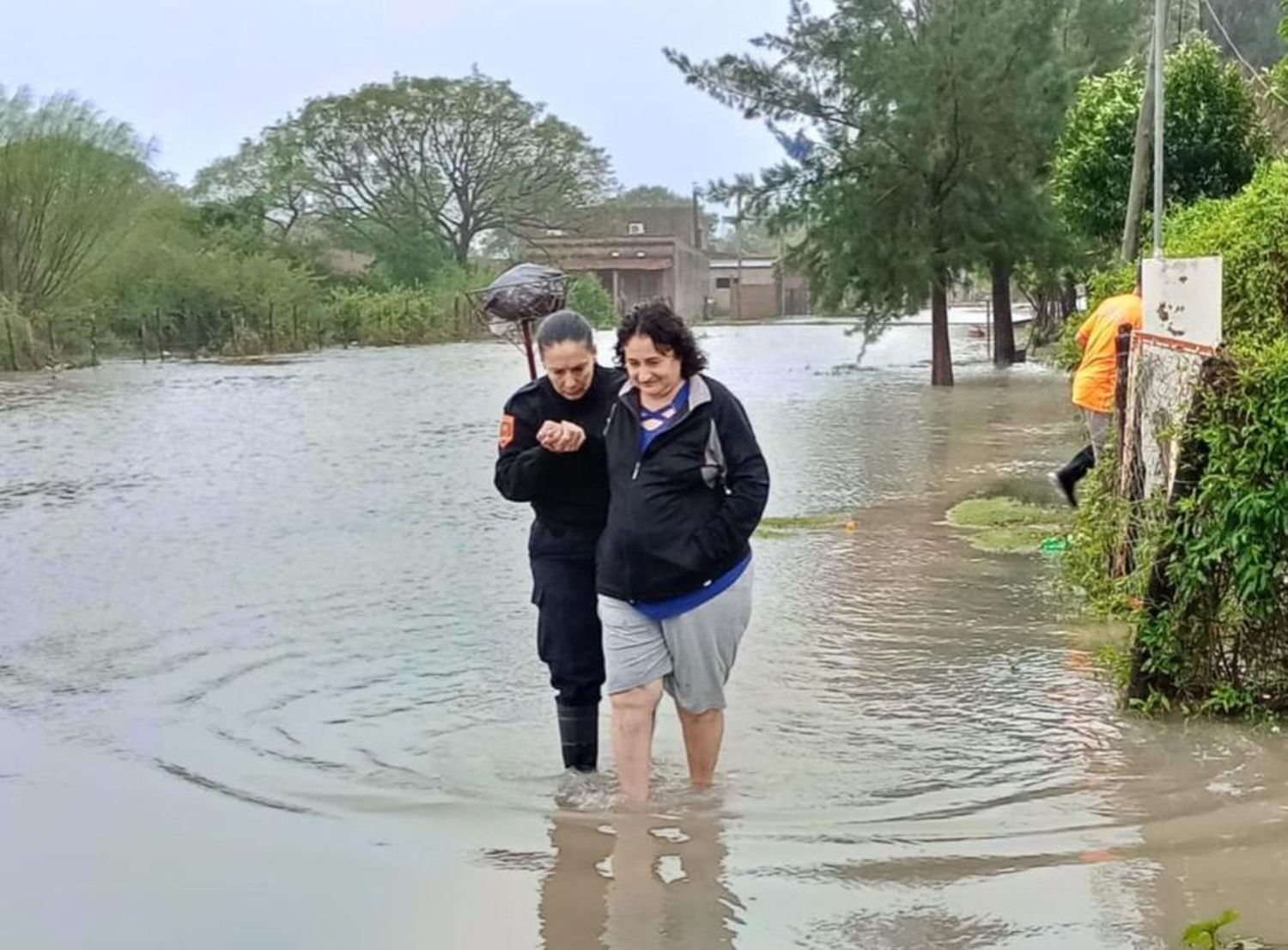 Vera vive el peor momento de su historia, en medio del agua, la solidaridad y la bronca