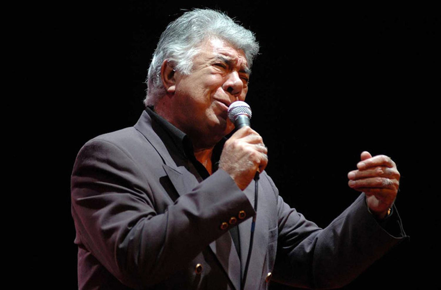 Rául Lavié festeja sus 80 años bajo las estrellas