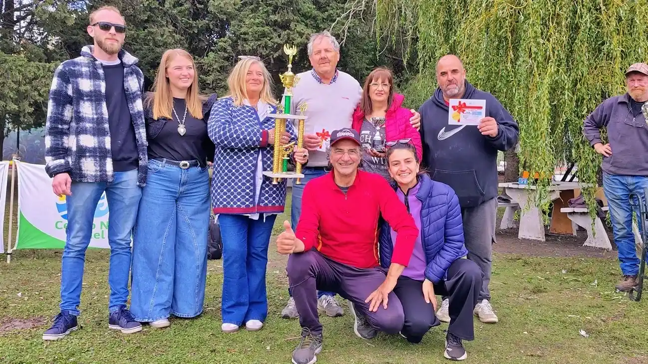 Los premiados festejaron en familia.