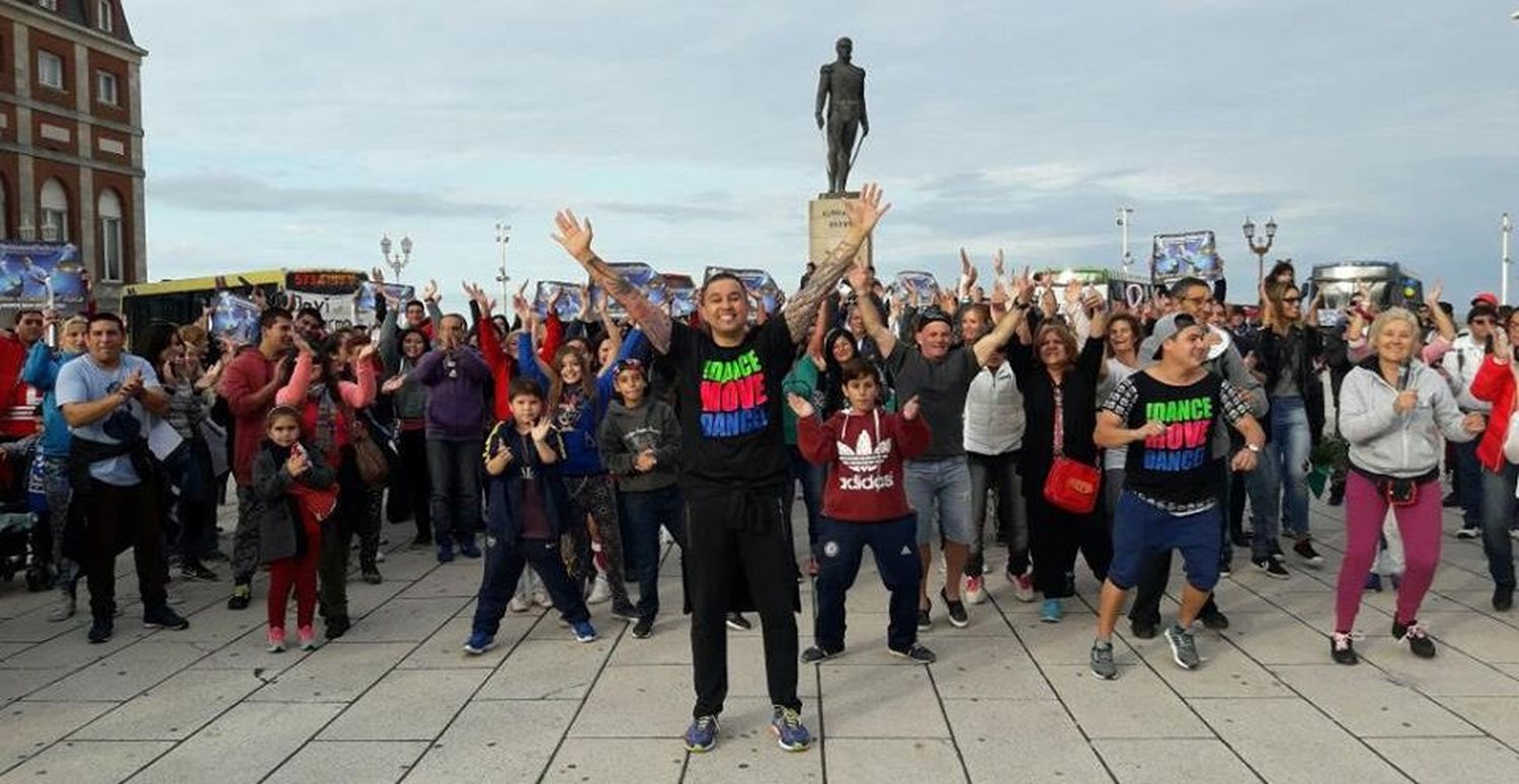 Cientos de personas bailaron al ritmo de Javi Carmona