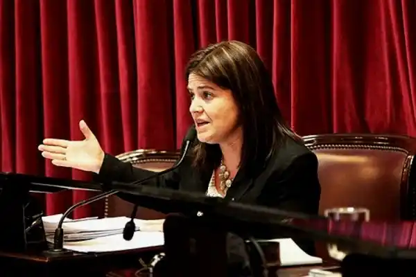 Kunath salió a defenderse en el escándalo de los contratos truchos