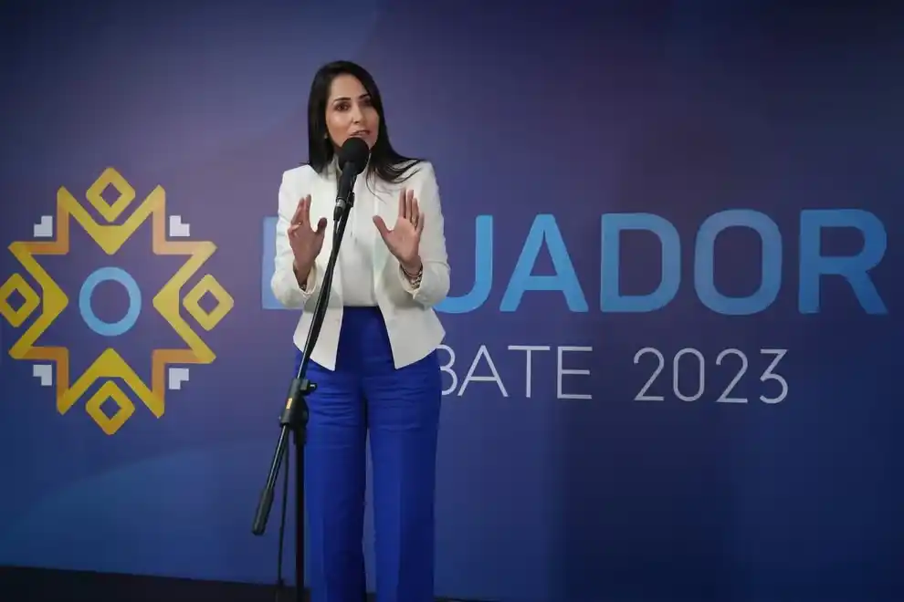 Una candidata ecuatoriana tiene protección militar por amenazas