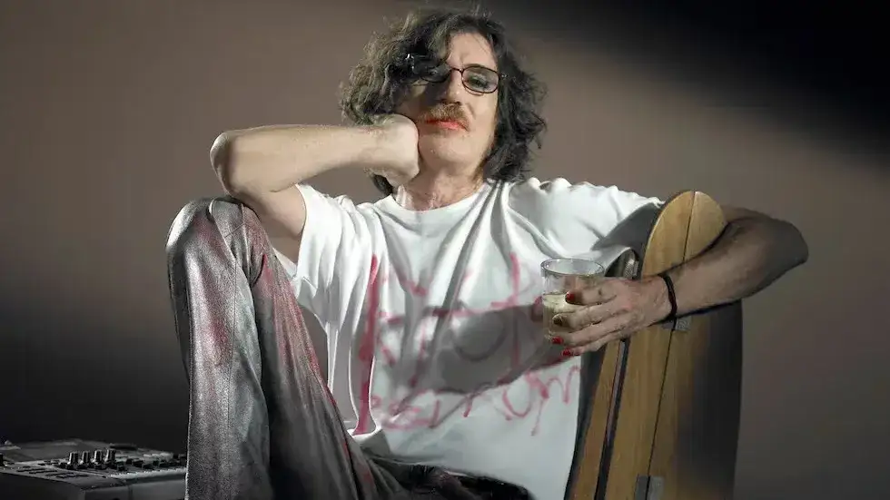 Charly García, ícono de la música argentina, celebra sus 75 años.