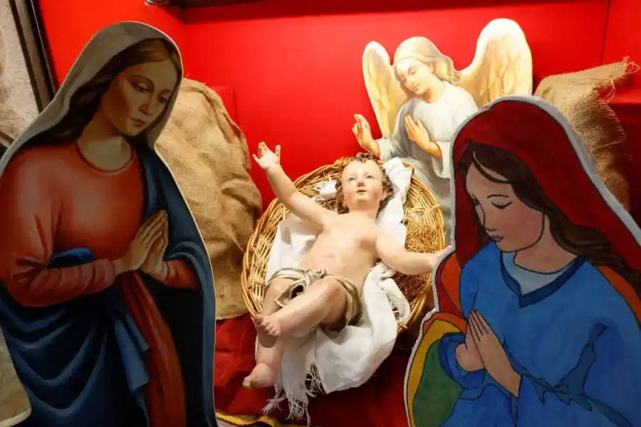 Polémica en Italia por pesebre con personas del mismo sexo