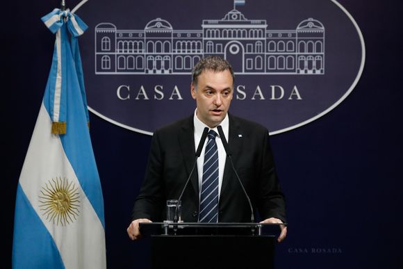 Adorni reapareció tras 20 días sin conferencias pero no respondió preguntas: qué dijo sobre las denuncias por coimas