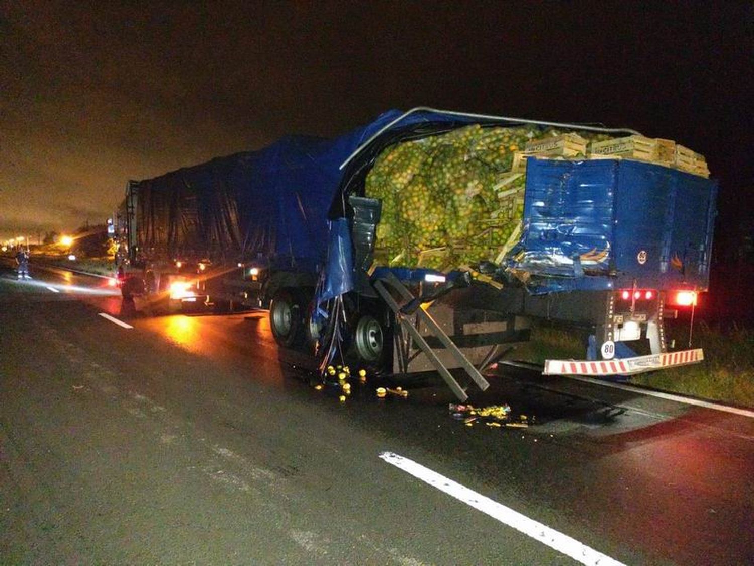 Grandes daños materiales en dos 
camiones al chocar en la ruta 11