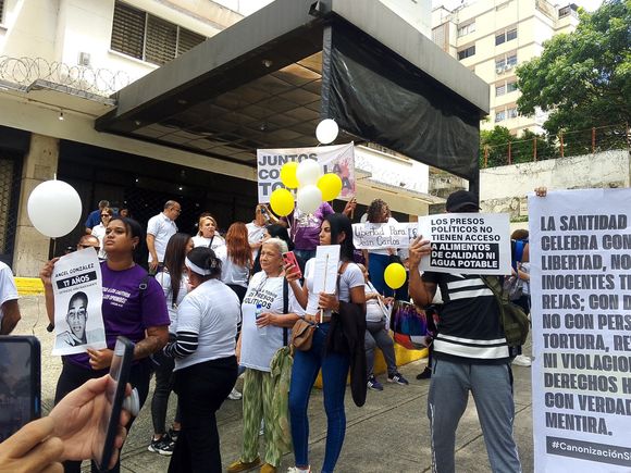 Piden libertad para TODOS los PRESOS POLÍTICOS: protestan en Venezuela y varios países