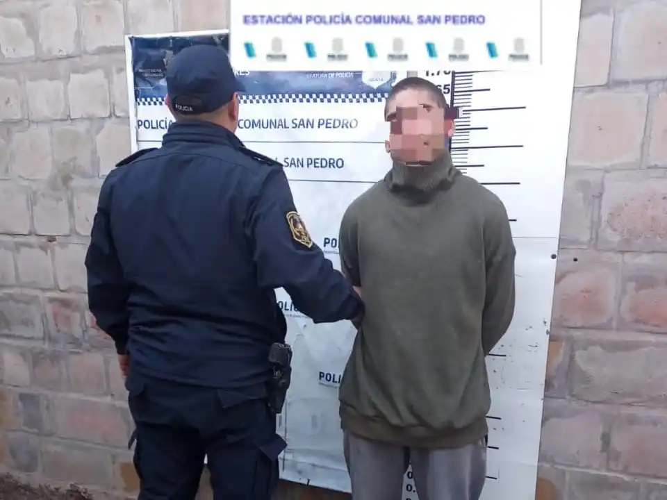 Fue detenido por violar una restricción perimetral.