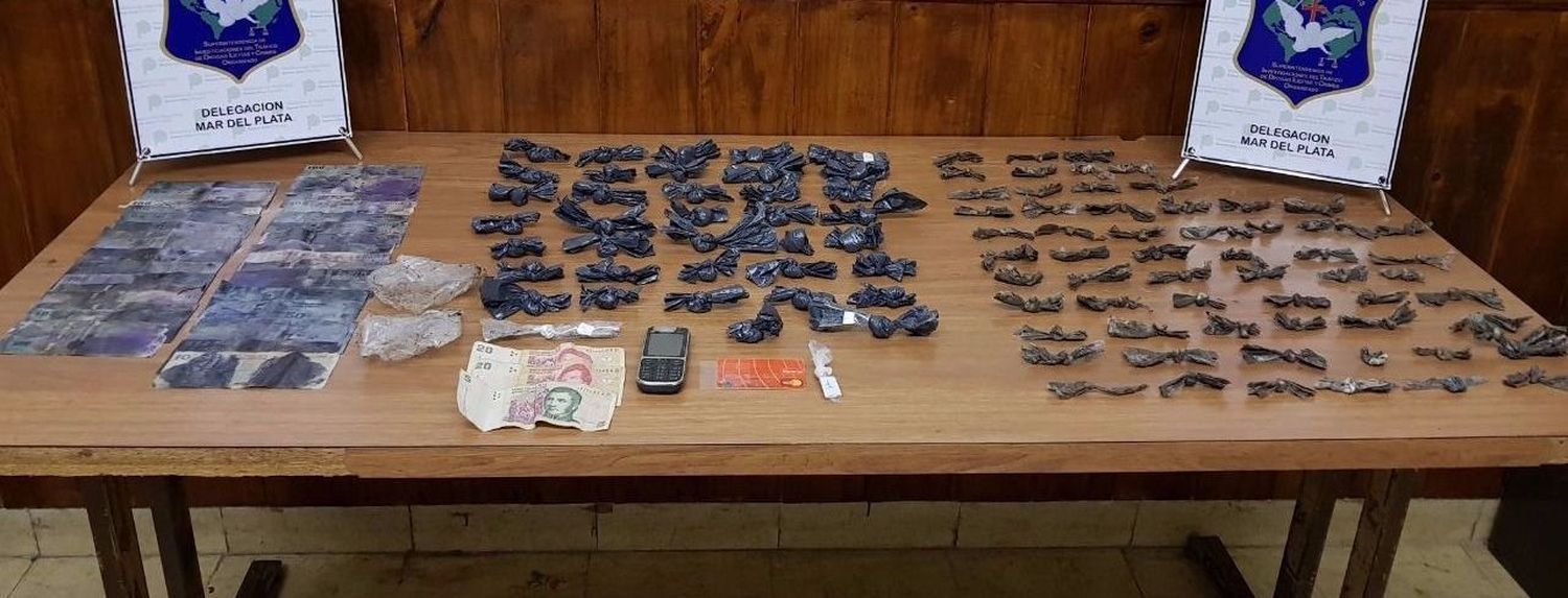 Lo detuvieron en su bunker de droga y tiró la cocaína por el inodoro